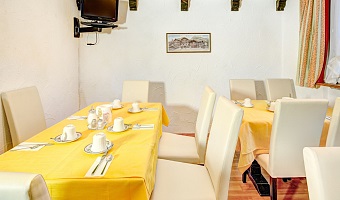 small breakfast room 1