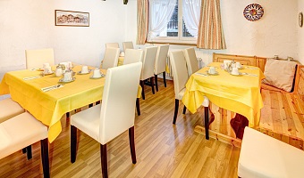 small breakfast room